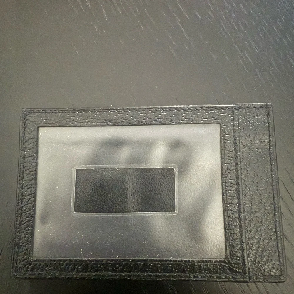 Store display excellent condition like new Gucci Black Card Holder with box